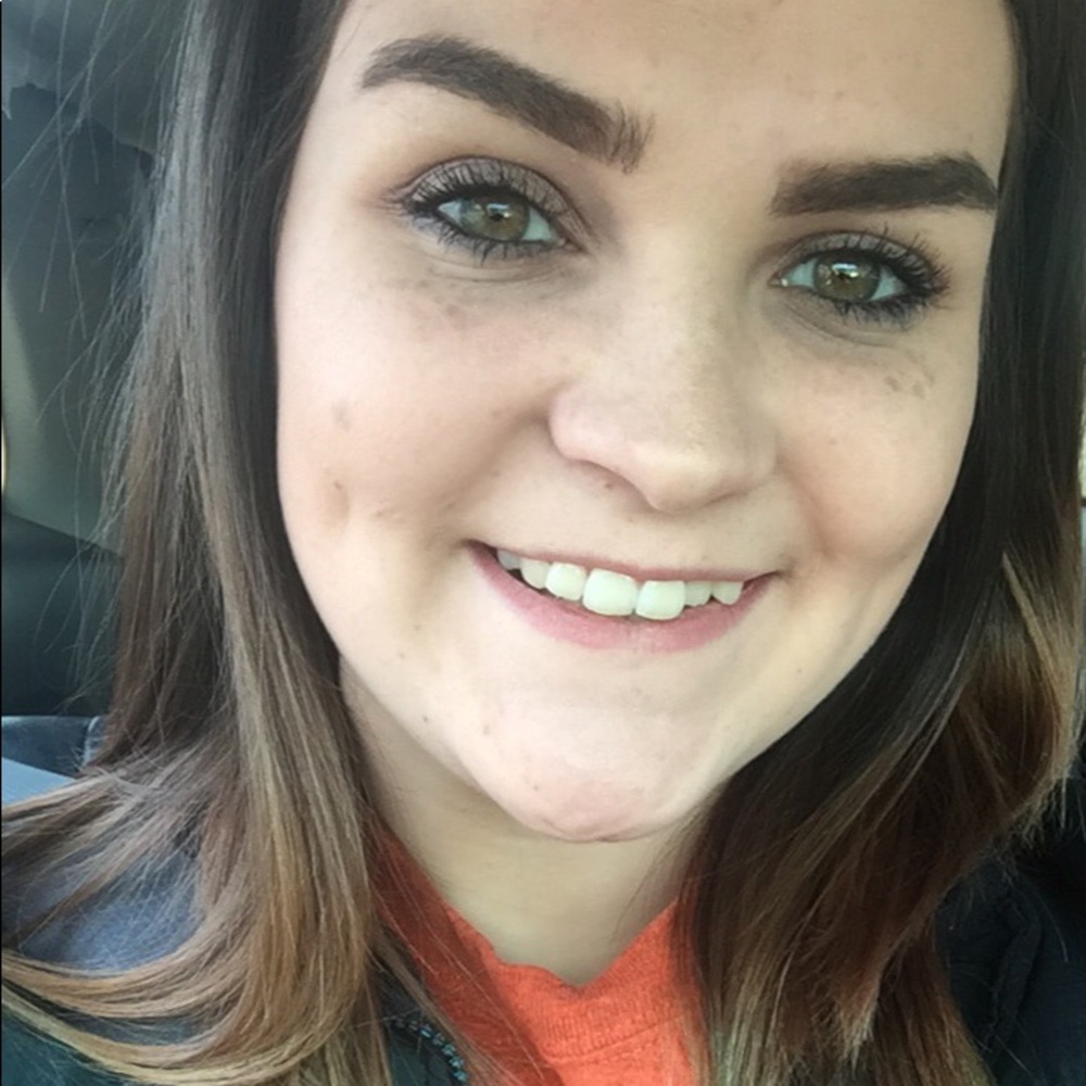 Meet your Posher, Casandra